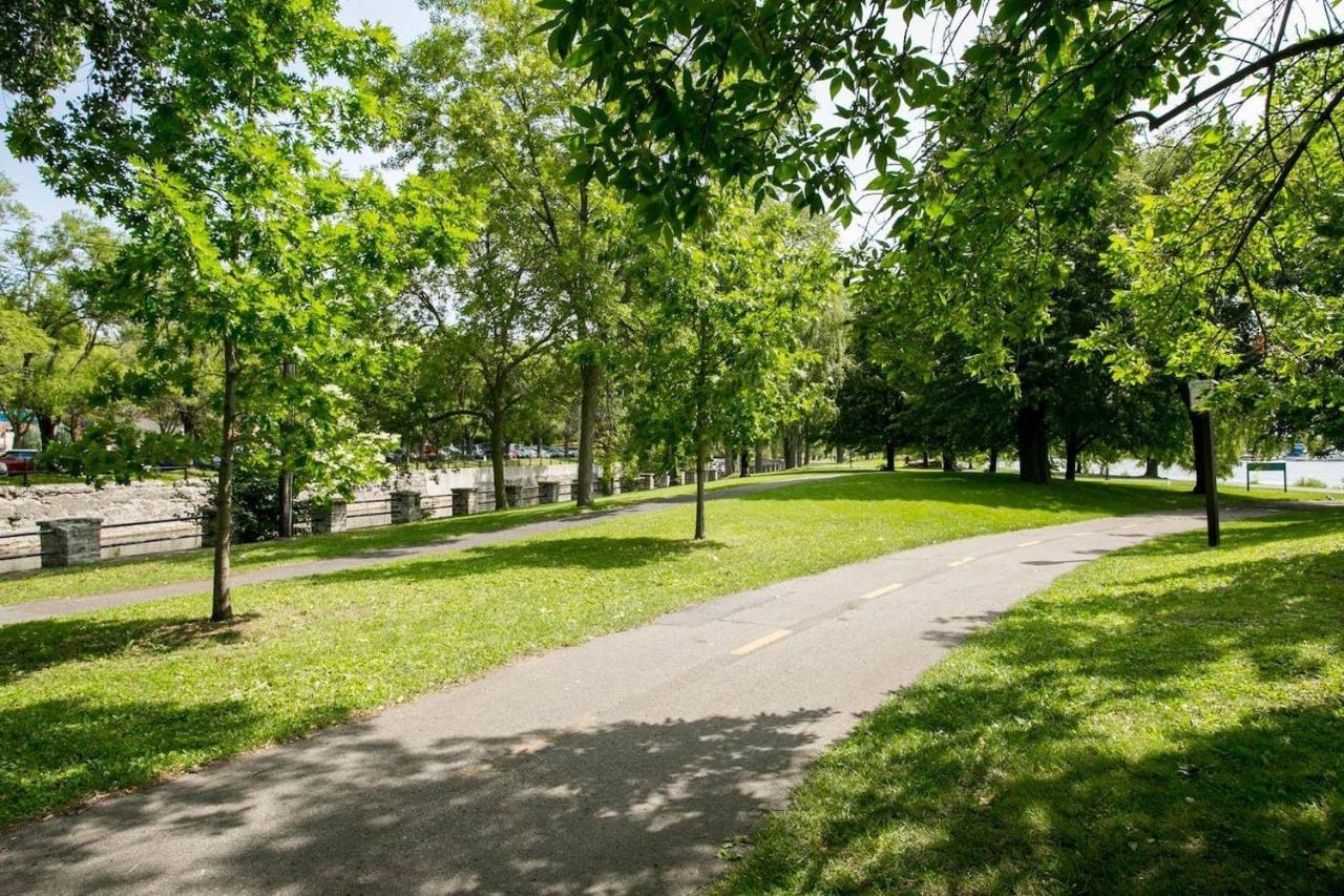 Free Parking In Beautiful Lachine Montreal Zewnętrze zdjęcie